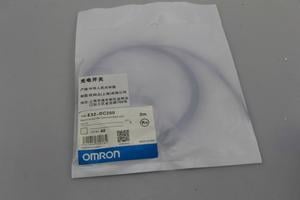 OMRON E32-DC200 Photoelectric Switch Fiber Unit E32DC200 New 1PC