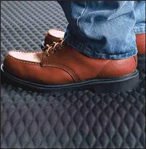 Hog Heaven Premium 7/8" Black & Yellow Border 3' x 5' Nitrile Backed Anti-Fatigue Comfort Mat by DT