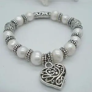 Vista Charming Heart Pearl And Silver Bracelet - White Vista Charming Heart Pearl And Silver Bracelet - White