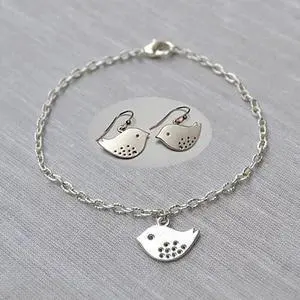 Vista Set of Spring has Sprung Bracelet and Earrings - Yellow Gold Vista Set of Spring has Sprung Bracelet and Earrings - Yellow Gold