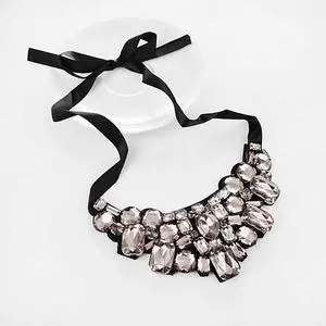 Vista Helena Necklace With Old Worldly Charm - BEAUTY QUEEN BLACK Vista Helena Necklace With Old Worldly Charm - BEAUTY QUEEN BLACK