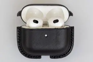 Airpods 3 Case Vegetable Tanned Italian Leather Handmade Supports Wireless Charging (Black) Airpods 3 Case Vegetable Tanned Italian Leather Handmade Supports Wireless Charging (Black)