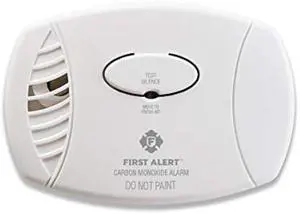 First Alert Carbon Monoxide Detector, Plug-In Alarm with Battery Backup, CO605, White, 1-Pack