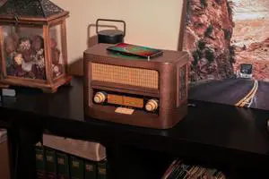 Fuse VINT Vintage Retro Radio | Wireless Charging Pad | AM/FM Radio Speaker with Bluetooth & AUX Input | Mid-Century Modern Style | Real Handcrafted Ashtree Wood Exterior