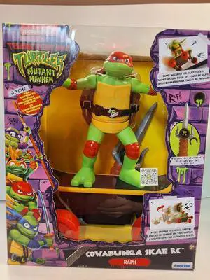 Teenage Mutant Ninja Turtles Raphael Cowabunga Skate RC - Imitates Real Skate Tricks - 2.4 GHz Remote Control - Ages 5+