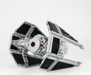 ZITIANYOUBUILD Interceptor in Movie 775 Pieces 100% Compatible Building Toys Set MOC
