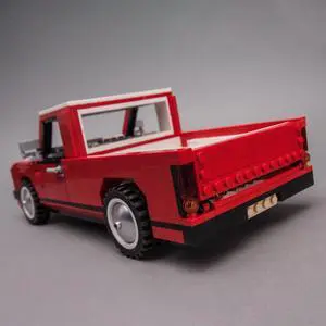 ZITIANYOUBUILD C4639 Alternate Build of 10220: Red Pickup Building Toys Set 713 Parts