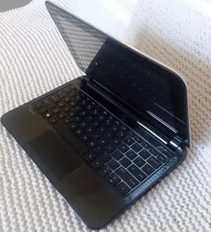 HP Pavilion TouchSmart 10-e010nr F3F15UA 10.1 LED Notebook AMD A4-1200 1GHz 2 GB DDR3L 320GB HDD AMD Radeon HD 8180 Windows 8