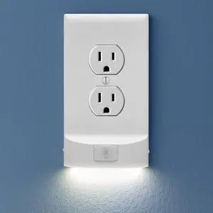 SnapPower MotionLight Outlet Cover - Motion Detecting LED Night Lights Built-In to Wall Plate - Bright/Dim/Off Options - Auto On/Off Sensor - (Duplex, White)