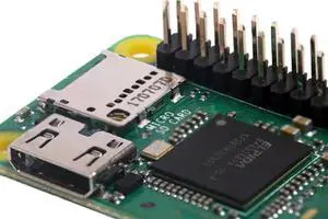 Raspberry Pi Zero WH, WiFi/Bluetooth 4.1, Bluetooth Low Energy, HAT Compatible 40-pin Header, CSI Camera Connector, USRT, SPI, I2C, with headers