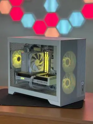 Frame Chaser Hall of Tech gaming PC, CPU: Ryzen 5 9600X, 32GB DDR5 6000MT CL30, 1TB Gen 4 M.2, Air Cooler, RTX 5090