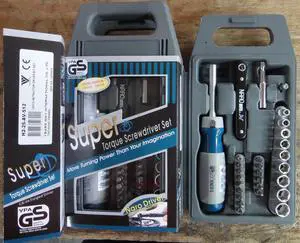(Big Discount on purchasing order over 24 sets) 28PCS Retractor Screwdriver Bit Set, Screwdriver Kit. Super Torque Screwdriver Set. 100% Made in Taiwan