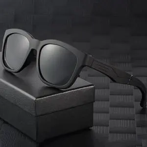 smar audio Bluetooth glases wreless headphones with cuting edge technologyfor listeningto musk and making cals.Fashionable sunplasses and stylishframes.