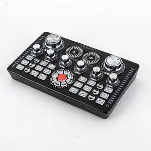 Q7 live Sound Card  with various types of microphones and supports live singing on multiple platforms bothdomesticalv and internationai.