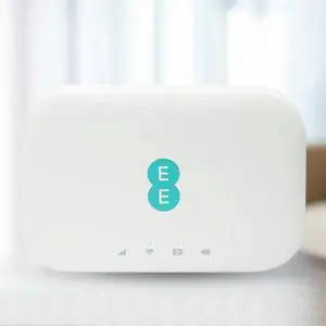 300Mbps Mini Outdoor Hotspot 2150MAh EE71 4G Wireless Router Quick Access the Internet Micro-USB 2.0 Interface Rich