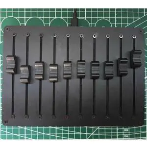 Customizable USB interface music hosting software with MIDI controller Customizable USB interface music hosting software with MIDI controller