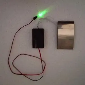 Piezoelectric generator power generation model shoe power generation demonstration piezoelectric lighting video Piezoelectric generator power generation model shoe power generation demonstration piezoelectric lighting video