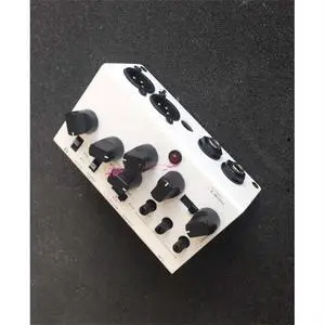 Guitar Amp Simulation DI Box (8-in-1 0-Watt Amp Head Audio Workstation) Guitar Amp Simulation DI Box (8-in-1 0-Watt Amp Head Audio Workstation)
