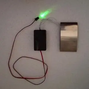 Piezoelectric generator power generation model shoe power generation demonstration piezoelectric lighting video