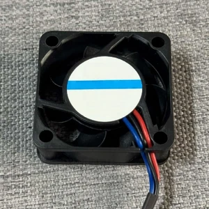 CCHV CHT4024BM-W15B DC 24V 0.10A 40x40x15mm Three-line chassis cooling fan CCHV CHT4024BM-W15B DC 24V 0.10A 40x40x15mm Three-line chassis cooling fan