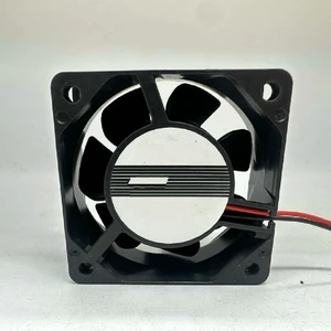Motor 109R0612J402, DC 12V, 0.47A, 60x60x25mm, dual-line chassis cooling fan. Motor 109R0612J402, DC 12V, 0.47A, 60x60x25mm, dual-line chassis cooling fan.