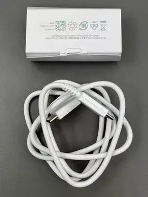 Applicable to  5A original 1-meter dual TYPE-C charging data cablewith 100W fast charging. Suitable for S23U/iPhone 15 Pro/iPad and laptops.