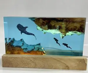 Modern Ocean Diving Resin Wooden Desk Lamp LED Light Source Creative Table Lamp for Desktop Decoration (6 * 4 inch)