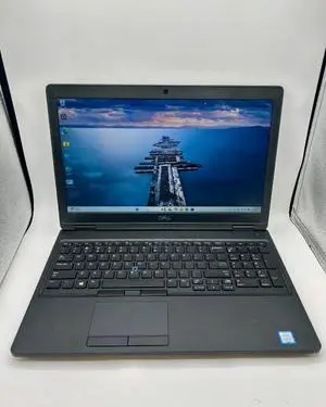 Dell Latitude 5590 15.6" FHD (1920 x 1080) Intel core i5-8350U 1.7GHz 8GB 256GB SSD Windows 11 Pro