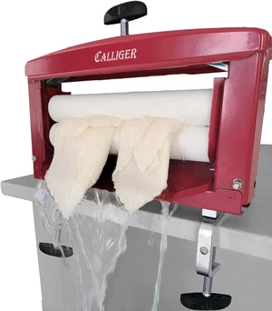 Northwood Calliger Clothes Wringer, Red Northwood Calliger Clothes Wringer, Red