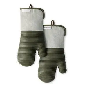 Evergreen Design Series Herringbone Ribbed Soft Silicone Oven Mitts 2-Pack Set, Heat Resistant up to 500°F, Flexible & Waterproof, Deep Forest Green, 7"x14" Evergreen Design Series Herringbone Ribbed Soft Silicone Oven Mitts 2-Pack Set, Heat Resistant up to 500°F, Flexible & Waterproof, Deep Forest Green, 7"x14"