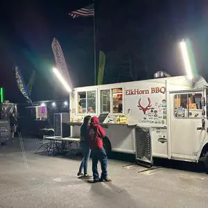 Food Truck Service Area Light Dual 5 Foot Pole 20,000 Lumens Food Truck Service Area Light Dual 5 Foot Pole 20,000 Lumens