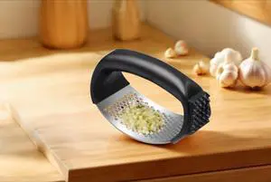 Garlic Press,Stainless Steel Garlic Mincer Crusher,Ergonomic Handle,Easy to Use,Easy to Clean,Effort-Saving Kitchen Gadgets-Black Garlic Press,Stainless Steel Garlic Mincer Crusher,Ergonomic Handle,Easy to Use,Easy to Clean,Effort-Saving Kitchen Gadgets-Black