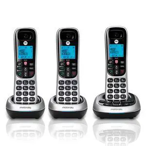 Motorola CD4013 Digital Cordless Phone with Answering Machine with 3 Handsets, Silver Motorola CD4013 Digital Cordless Phone with Answering Machine with 3 Handsets, Silver