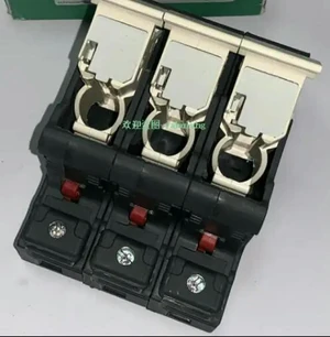 DF143C fuse holder 3-pole/50A/690V/14x51mm STOCK DF143C fuse holder 3-pole/50A/690V/14x51mm STOCK
