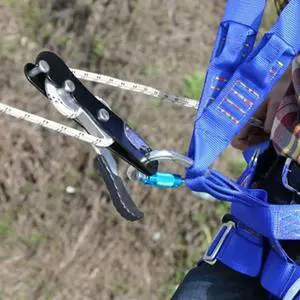 Self-Locking Manual Descender Outdoor Climbing Slow Descent Rescue Self-Locking Gear Protection Rope Descender Self-Locking Manual Descender Outdoor Climbing Slow Descent Rescue Self-Locking Gear Protection Rope Descender