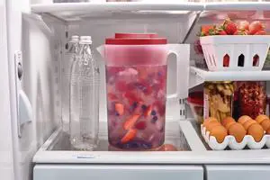 Rubbermaid, Pitcher, Simply Pour Clear/Red Pitcher Plastic 1 gal, plastic, 1 gal, helpful for family beverage service, A Practical Choice for Everyday Beverage Serving Rubbermaid, Pitcher, Simply Pour Clear/Red Pitcher Plastic 1 gal, plastic, 1 gal, helpful for family beverage service, A Practical Choice for Everyday Beverage Serving
