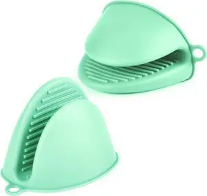AUAUY 1 Pair Mini Silicone Oven Mitts, Heat Resistant Pot Holders Mitts, Cute Oven Pinch Grip Gloves, Small Potholders for Kitchen, Air Fryer Mitts Pair for Cooking, Baking and Grilling (Green) AUAUY 1 Pair Mini Silicone Oven Mitts, Heat Resistant Pot Holders Mitts, Cute Oven Pinch Grip Gloves, Small Potholders for Kitchen, Air Fryer Mitts Pair for Cooking, Baking and Grilling (Green)