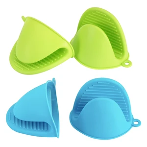 Vaincre 4PCS Heat Resistant Silicone Oven Mitts and Potholders, Blue and Green Vaincre 4PCS Heat Resistant Silicone Oven Mitts and Potholders, Blue and Green