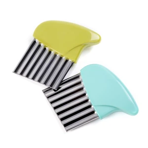 2 Pcs Stainless Steel Crinkle Cutter, Green and Blue | Wavy blade design for slicing potatoes, carrots, chips, vegetables, butter, and lettuce; green and blue colors. 2 Pcs Stainless Steel Crinkle Cutter, Green and Blue | Wavy blade design for slicing potatoes, carrots, chips, vegetables, butter, and lettuce; green and blue colors.