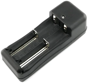 4.2V Dual-Slot Flashlight Charger for 18650 Li-ion Batteries - US Plug 4.2V Dual-Slot Flashlight Charger for 18650 Li-ion Batteries - US Plug