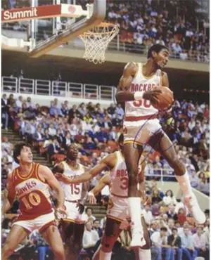 Ralph Sampson signed Houston Rockets 16x20 Photo vs Hawks