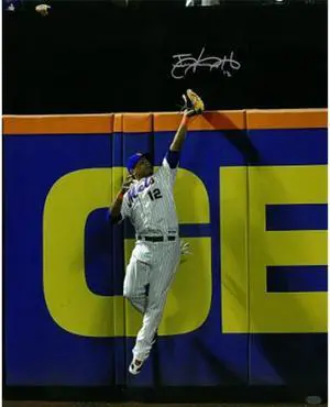 Juan Lagares signed New York Mets 16x20 Photo #12 (catch at wall vertical)