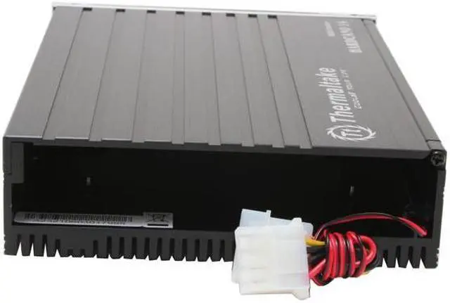 Alt view image 3 of 5 - Thermaltake A2321 Aluminum Hardcano 14 HDD Clamshell Cooler