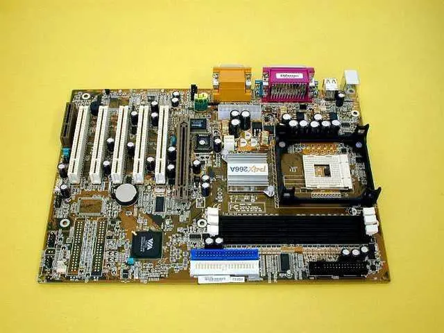 Alt view image 2 of 4 - Motherboards - Intel