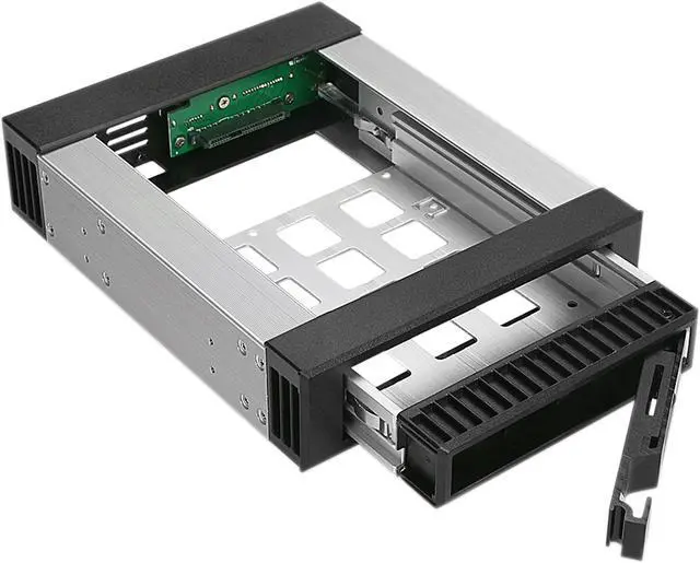 Alt view image 2 of 9 - iStarUSA T-7DE-SS 5.25" to 3.5" SATA SAS 6 Gbps HDD SSD Hot-swap Rack