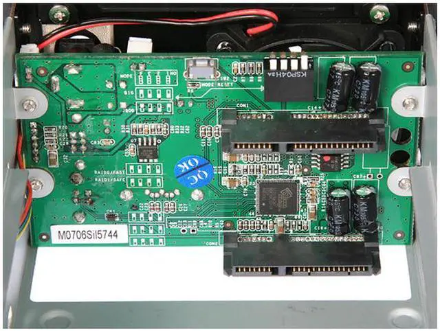 Alt view image 4 of 13 - Rosewill R2-RAID Dual 3.5" SATA 3G HDD 2-Bay RAID 0/1/BIG/JBOD/SAFE33/SAFE55 System/ USB2.0 & eSATA Output Design