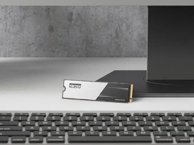 Alt view image 5 of 8 - KLEVV CRAS C910 2TB M.2 2280 SLC Cache NVMe PCIe Gen4x4 Laptop & Desktop Internal SSD Heatsink Included, up to 5200MB/s (K02TBM2SP0-C91)