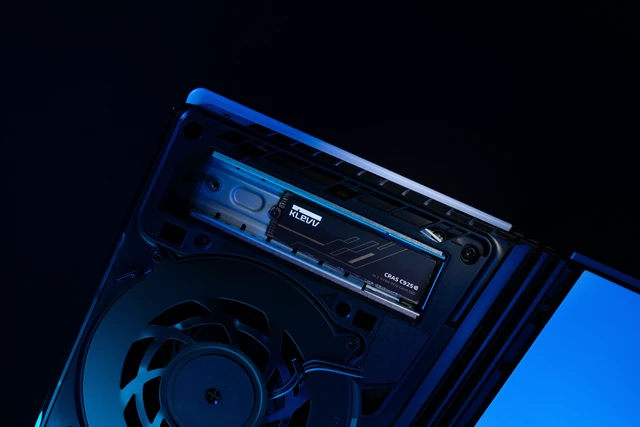 Alt view image 14 of 19 - KLEVV CRAS C925G 2TB M.2 2280 NVMe PCIe Gen4x4 Internal Gaming SSD with Graphene Heatsink, Compatible with PS5, up to 7400MB/s (K02TBM2SP0-25G)