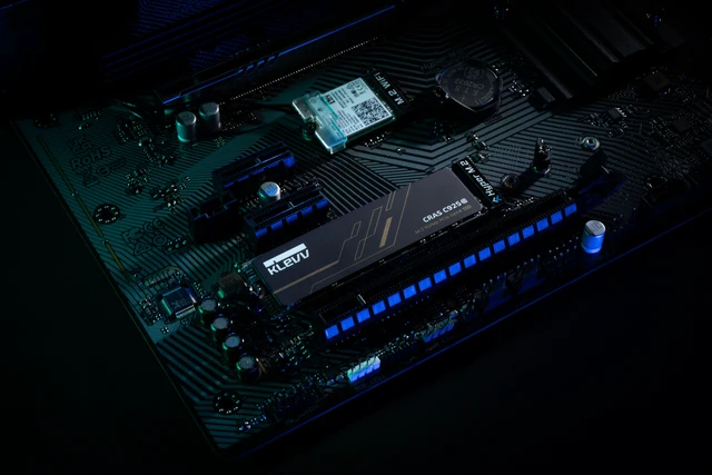 Alt view image 16 of 19 - KLEVV CRAS C925G 2TB M.2 2280 NVMe PCIe Gen4x4 Internal Gaming SSD with Graphene Heatsink, Compatible with PS5, up to 7400MB/s (K02TBM2SP0-25G)