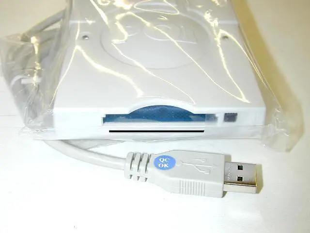 Alt view image 2 of 3 - Generic Compact Flash / Smart Media to USB Card Reader